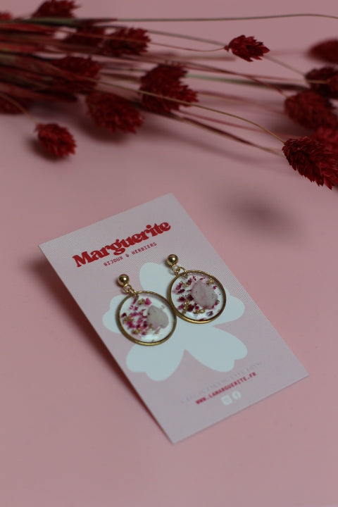 Boucles d’oreilles rondes en résine & fleurs séchées – Rose