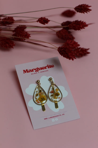 Boucles d’oreilles goutte en résine & fleurs séchées – Jaune