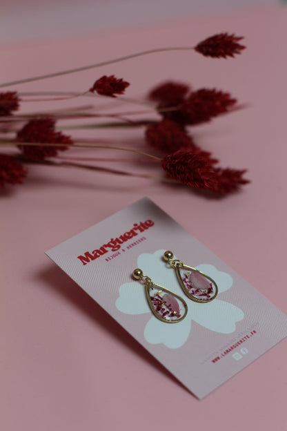 Boucles d’oreilles goutte en résine & fleurs séchées – Rose