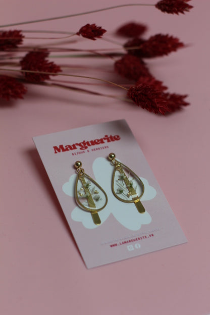 Boucles d’oreilles goutte en résine & fleurs blanches