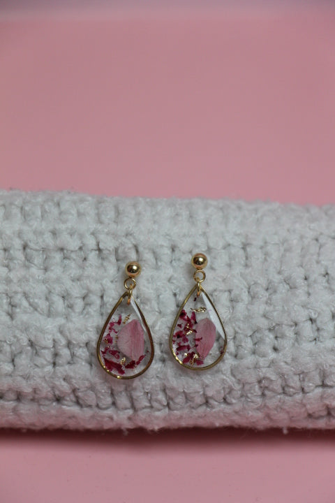 Boucles d’oreilles goutte en résine & fleurs séchées – Rose