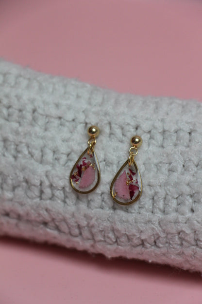 Boucles d’oreilles goutte en résine & fleurs séchées – Rose